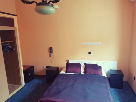 Attila Hotel Budapest Отели в г. Дунакеси