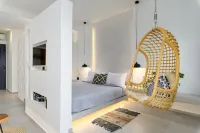 George & Joanna Suites Santorini