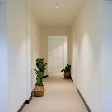 Bob W Munich Airport - Peterhof