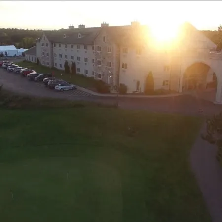 Comfort Suites at PAR 4 Resort