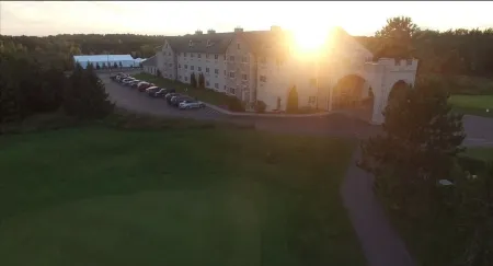 Comfort Suites at PAR 4 Resort Отели рядом с достопримечательностью «Парк Суон»