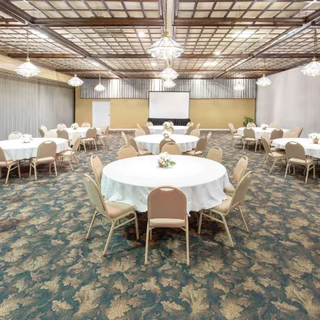 Ramada by Wyndham Lewiston Hotel & Conference Center