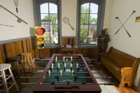 The Tinder Guest House Hotels in Ashland