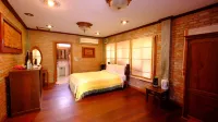 Chuanthanapanya Resort Hotel dekat Wat Charoen Suk