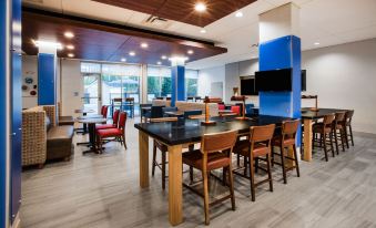 Holiday Inn Express & Suites CANTON by IHG