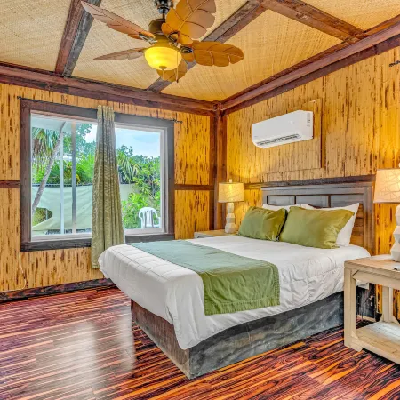 Captain Pip's Marina & Hideaway