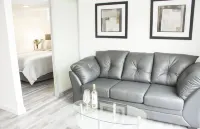 Bowmanville Marina Inn & Suites Hôtels à : Bowmanville