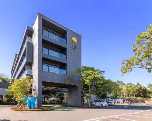 Park Sunshine Jeju Hotels near Sammaebong Park