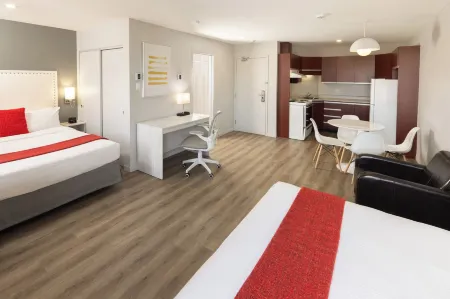 Hotel du Nord Отели рядом с достопримечательностью «Rue Sainte-Anne»