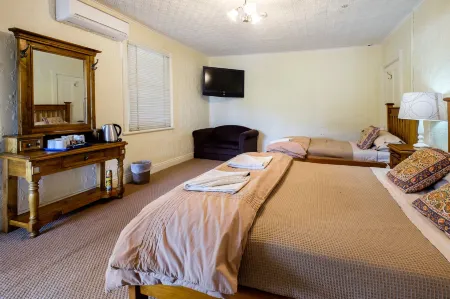 Peel Inn Hotel Nundle Отели в г. Нандл