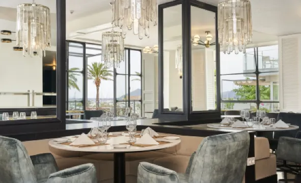 Hoposa Daina- Adults Only