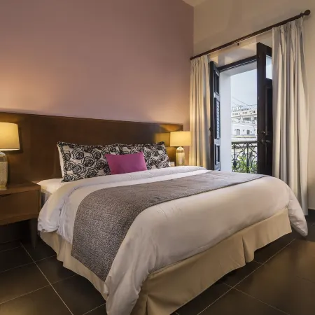 Decanter Hotel Отели рядом с достопримечательностью «Район Вьехо-Сан-Хуан»