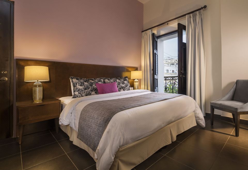 [데칸테르 호텔 객실 내부 아늑한 모습]