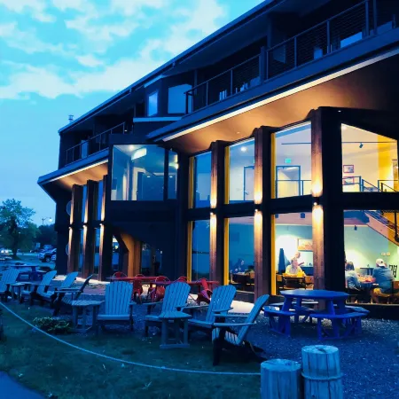 Blue Wave Inn