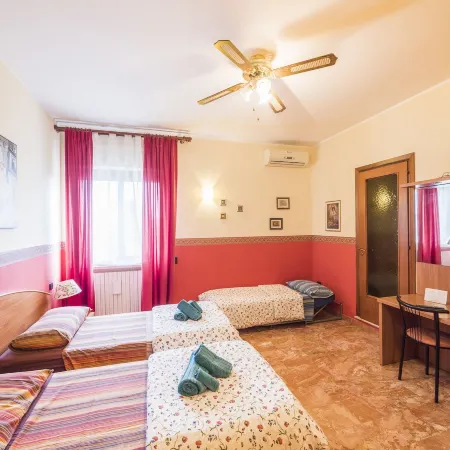 Aurora Rooms