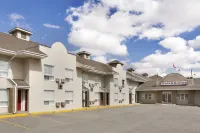 Colonial Square Inn & Suites