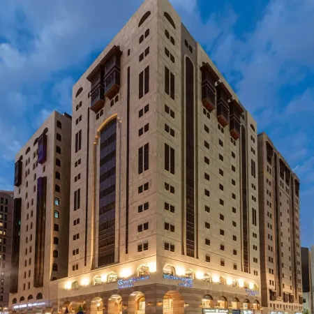 Golden Tulip Al-Zahabi Отели рядом с достопримечательностью «Кладбище Баки»