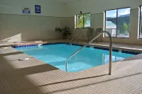 Luxury Inn & Suites - Pools