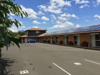 White Lanterns Motel - parking