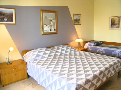 Apartments Oribella Hotels near Inn Palace