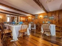 Wayside Inn Hotels in Frederick County