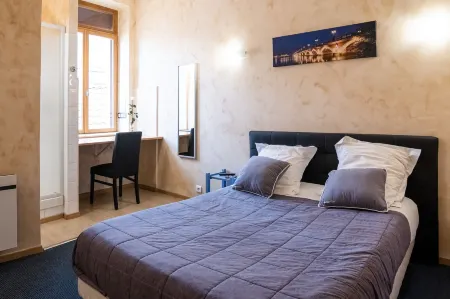 Hôtel de la Gare Отели в г. Кадожак