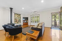 Birds 'n' Bloom Cottages Hotel di Atherton