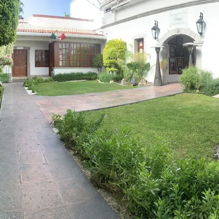 Dos Patios Querétaro Curamoria Collection