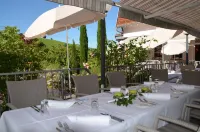 Castell Hotel & Restaurant - Pet friendly