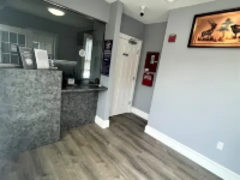 Shangri-La Motel Hotels in Bristol County
