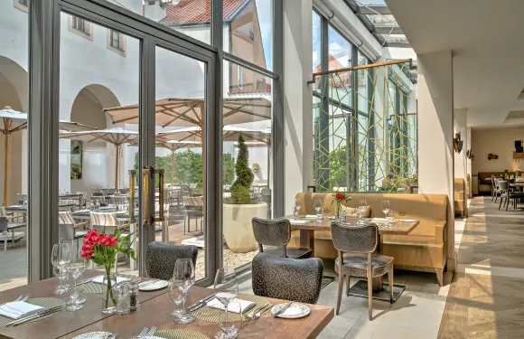 布拉格奧古斯丁豪華精選酒店