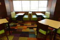 Fairfield Inn & Suites Bowling Green - breakfast