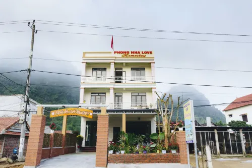Phong Nha Love Homestay Hotels in Hưng Trạch