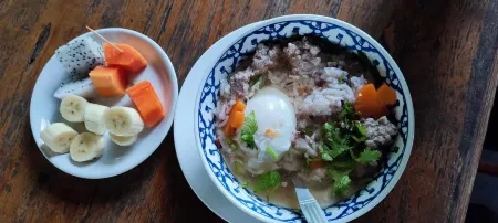 Malee's Nature Lovers Bungalows Отели рядом с достопримечательностью «Wat Cham PI»