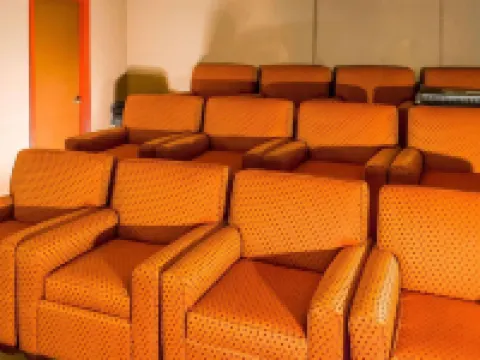 Economy Inn & Suites Hotels in Warren