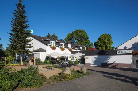 Das Fritz Hotel Отели в г. Гольденштедт