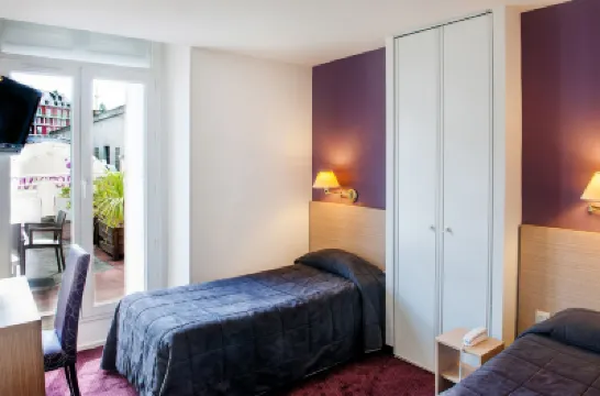 Hôtel Continental Hoteles cerca de Monasterio de las Hermanas Carmelitas (Carmelo de Lourdes)