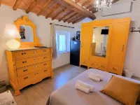 La Finestra Sul Colle Hotels in Collesalvetti