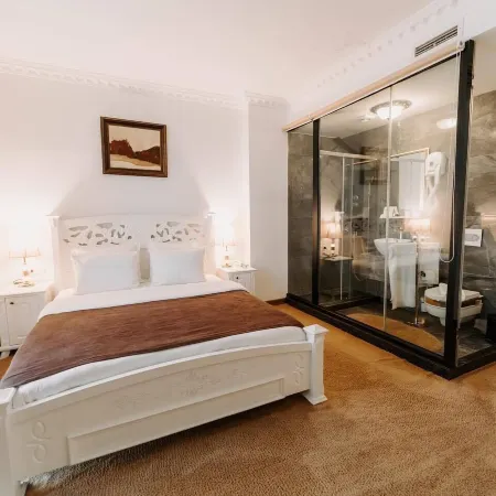 Golden Hotel