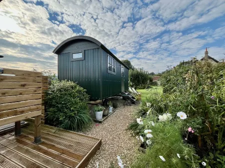 Corner House Отели рядом с достопримечательностью «Merriott Gospel Hall»