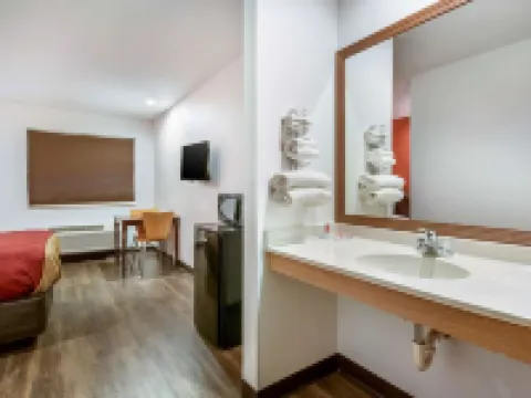 Econo Lodge Hotels in Needham Township