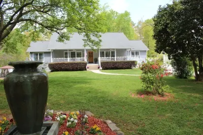 Stockbridge Lakes Bed & Breakfast فنادق في ستوكبريدج