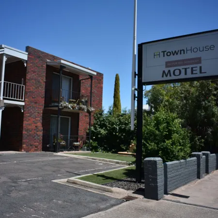 Town House Motor Inn