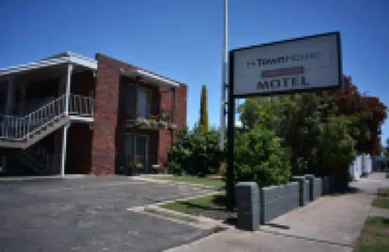 Town House Motor Inn