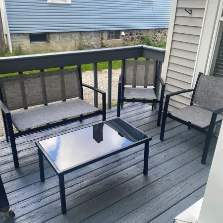 Charming 2-bedroom apartment with AC, WiFi, in The Historic Ashtabula Harbor