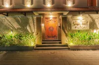 빌라 린다 2 사누르 호텔