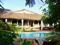 Distant Relatives Ecolodge & Backpackers