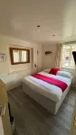 The Railway Sleeper Lodge Hotel di Eight Ash Green