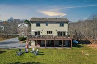 Entertainers Home w Deck Game Room Hot Tub Lake View Retreat by AvantStay