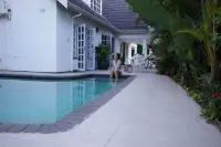 Shelbourne Lodge Hotels in La Lucia